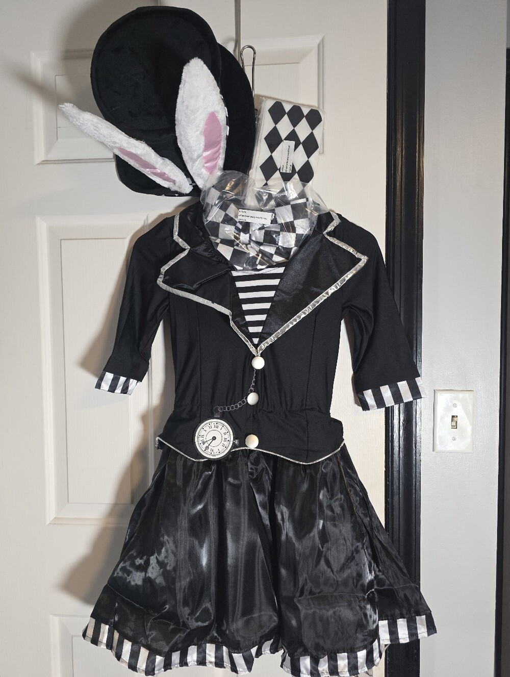 Dark Mad Hatter Women's Size 2-4 Black/White 4 Piece Costume
